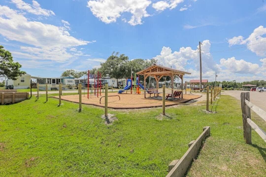 Surf City 2Br Park Home With Waterfront View And Parking Exterior foto